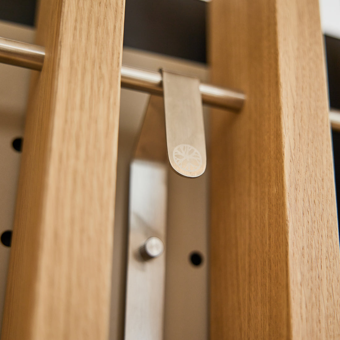 EMBRACE | Nell TV-Mount