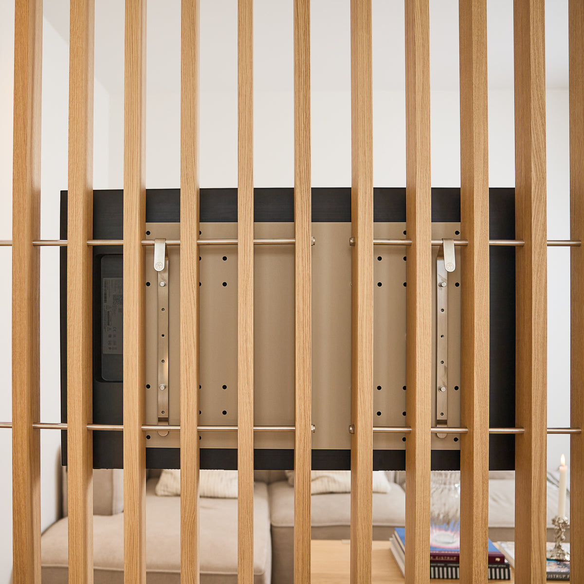 EMBRACE | Nell TV-Mount