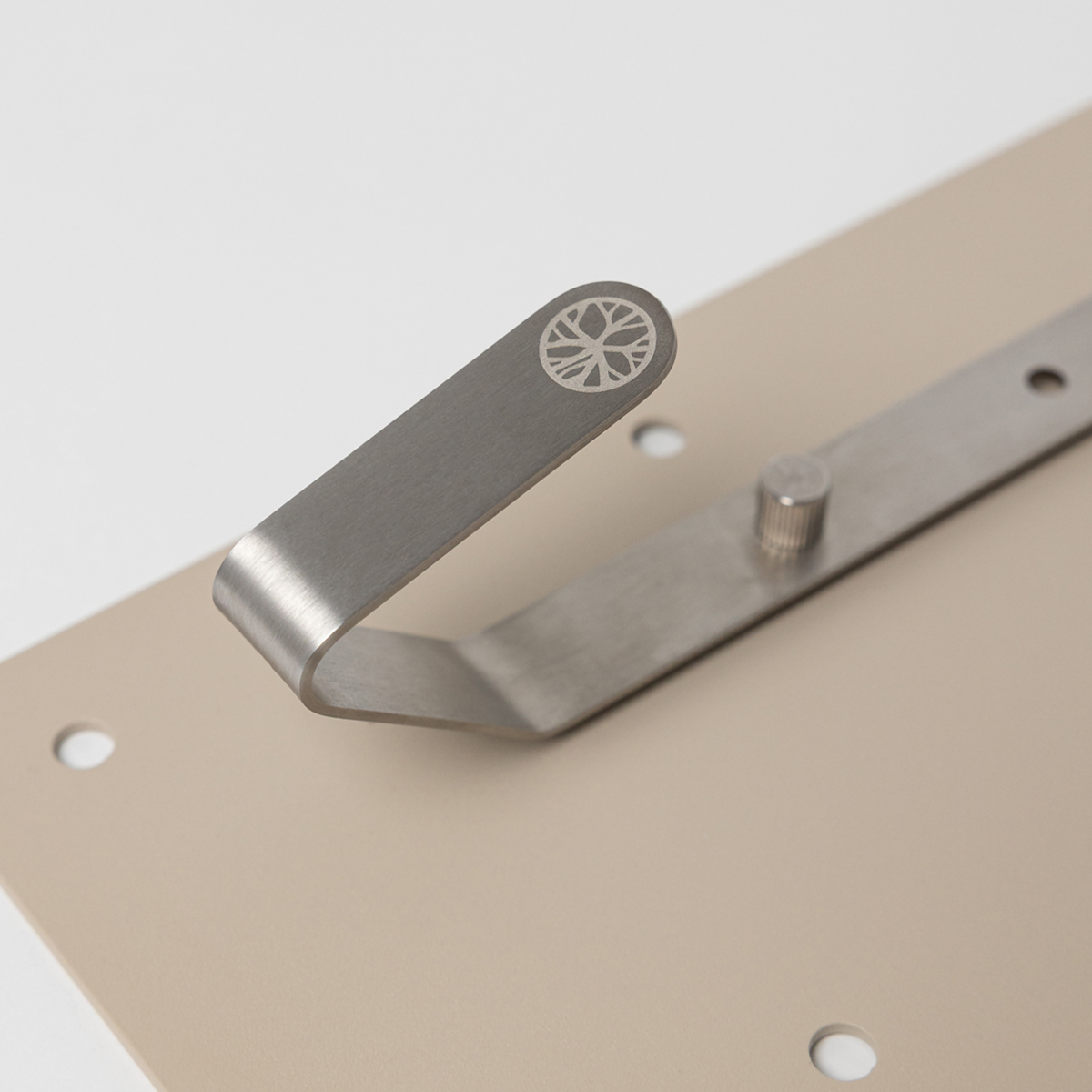 EMBRACE | Nell TV-Mount