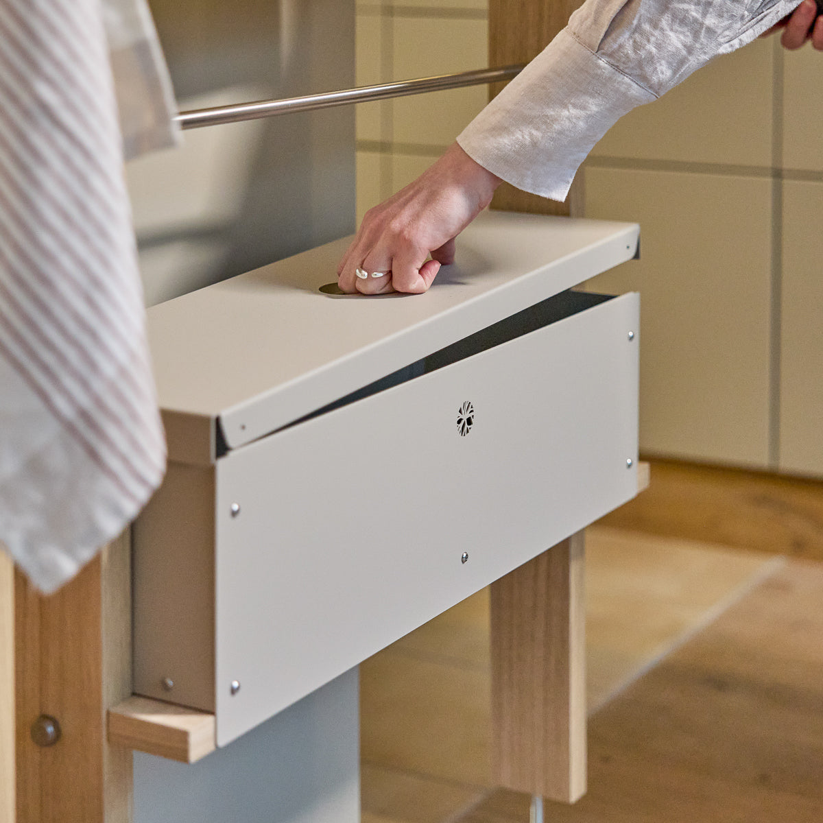 EMBRACE | Nell Metal Box - Beige